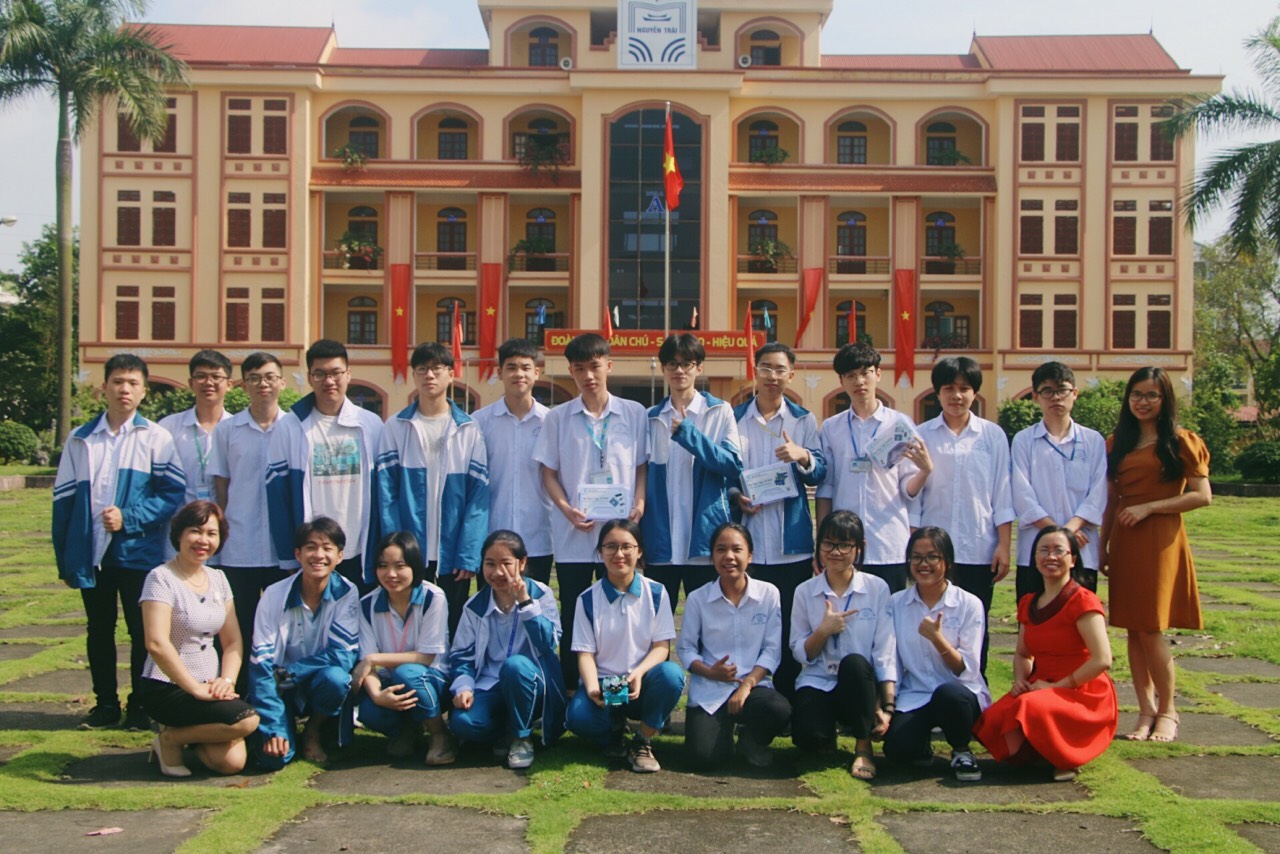 Ứng dụng dạy học theo công nghệ STEM trong trường THPT chuyên Nguyễn Trãi